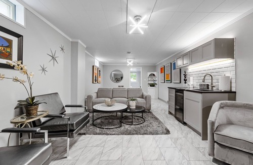 University Heights House | 3 blocks from the University of Iowa Kinnick Stadium & Hospital