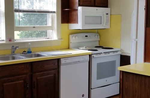 Palmyra House | 3 BR, 1 BA, 3 miles to Hershey&2 miles to In the Net Sport complex-Dog friendly