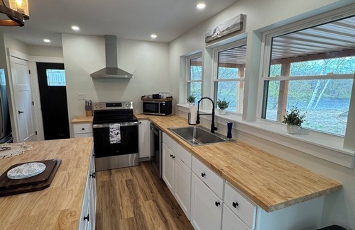 Brewer House | 3 BR/2.5 BATH RIVERVIEW