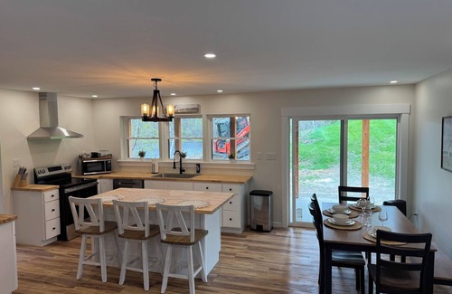Brewer House | 3 BR/2.5 BATH RIVERVIEW