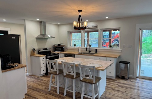 Brewer House | 3 BR/2.5 BATH RIVERVIEW