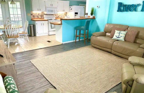 Crescent City House | 3 BR 2 BA House w/Dock on Deep Canal in Bass Capital