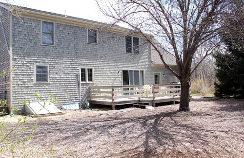 East Dennis House | 3 BR Cape-short drive to Mayflower & other bay beaches-A/C, Wi-Fi, Linens Incl.