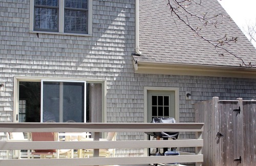 East Dennis House | 3 BR Cape-short drive to Mayflower & other bay beaches-A/C, Wi-Fi, Linens Incl.