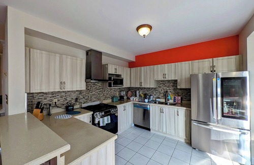 Churchill Meadows House | 3 Br Cozy I Spacious House I Quiet I Pet & Family Friendly I NEAR Toronto