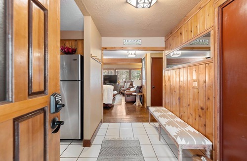 Sunriver House | 3 Br~Sleeps 8~Hot Tub~Foosball~Wood Stove~Bikes