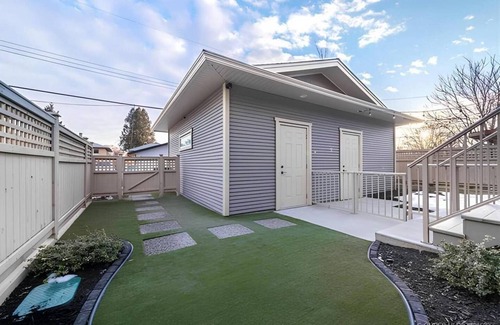 North End House | 3 Br Townhouse Downtown Kelowna