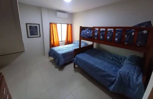 Manta House | 3 Br. w/ pool in Great Neigborhood