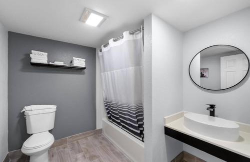 Teaticket Hotel | 3 Budget-Friendly Rooms with Heated Indoor & Outdoor Pool + Free Breakfast