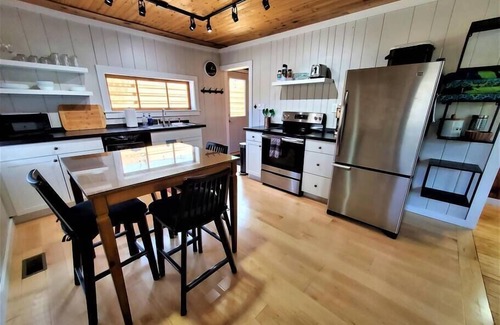 Traverse City Cabin | 3 Cottage Exclusive Retreat|Hot Tubs|Walk to Beach
