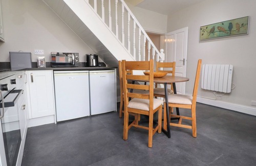 Clitheroe House | 3 COWPER PLACE, pet friendly, with a garden in Chatburn