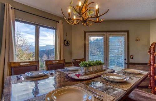 Chalet Village House | 3 Decks, Mtn Views! Tree Tops by HoneyBearCabins - Luxury Rain Showers, 3 King suites, XL HotTub, Fireplace, Bear Sightings