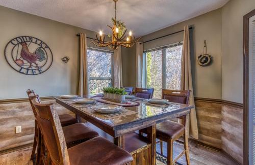 Chalet Village House | 3 Decks, Mtn Views! Tree Tops by HoneyBearCabins - Luxury Rain Showers, 3 King suites, XL HotTub, Fireplace, Bear Sightings