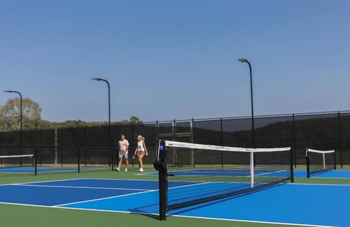 Adairsville Hotel | 3 Elegant Cottages w/Pool & Resort Access - Perfect for Family Outdoor Adventure