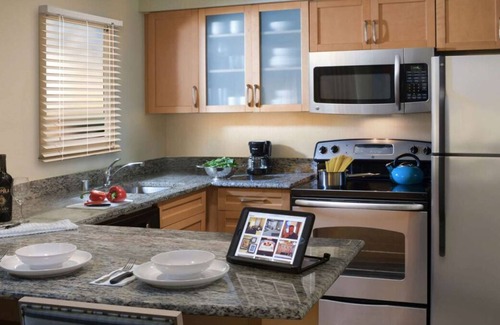 Houston House | 3 Family-Friendly Suites Near Rocket Park, Fully-Equipped Kitchen, Pool!