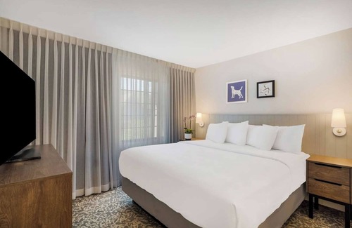 Lone Tree Hotel | 3 Family Ready Suites with Living Space Near Park Meadows | Outdoor Pool
