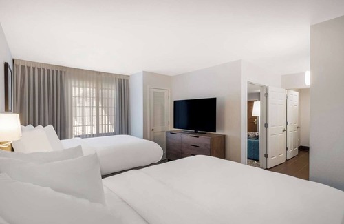 Lone Tree Hotel | 3 Family Ready Suites with Living Space Near Park Meadows | Outdoor Pool