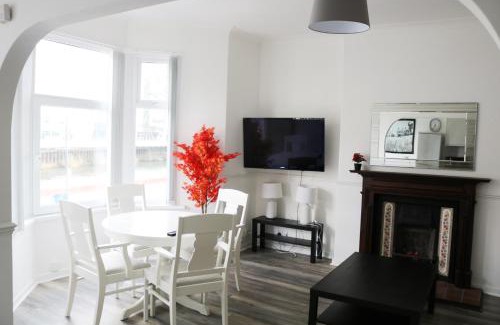Riverside Apartment | 3 Fitzhamon Embankment APARTMENTS opposite Principality Stadium - LONG STAY OFFER