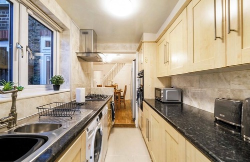 Watford House | 3 Floors 3 bedroom home Watford