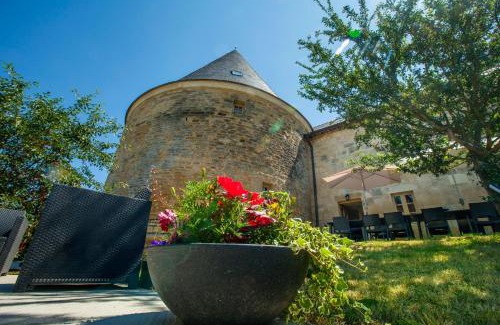 Charbogne House | 3 Gîtes avec piscine au Château de Charbogne