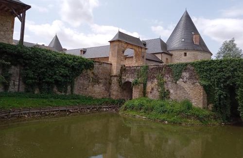 Charbogne House | 3 Gîtes avec piscine au Château de Charbogne