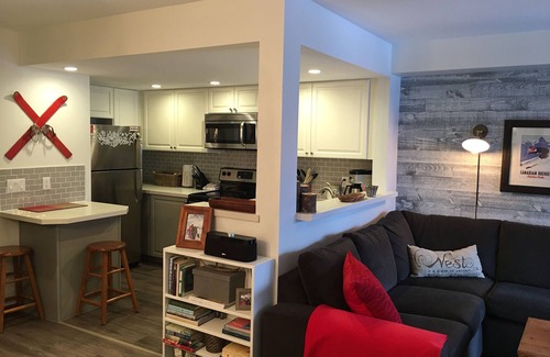 Village North House | 3 Level/2 BR Townhouse,Private Hot Tub, Great Location, Sleeps 6