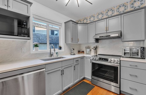 Richmond House | 3-level Residence - 8 min Downton