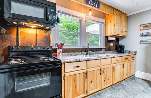 Forest City House | 3 Mi to Downtown: Home w/Fire Pit in Forest City