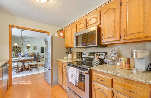Jefferson City House | 3 Mi to Dtwn Jefferson City: Family Home w/Deck