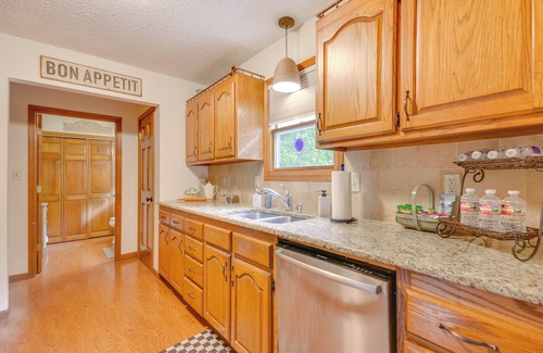 Jefferson City House | 3 Mi to Dtwn Jefferson City: Family Home w/Deck
