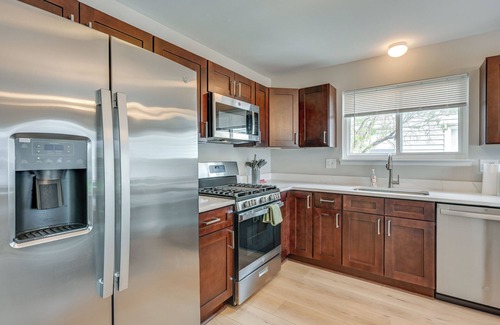 Hazel Park House | 3 Mi to Dtwn Royal Oak: Getaway w/Fenced Yard!