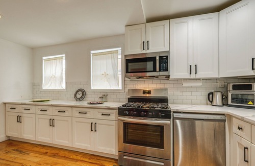 Hempstead House | 3 Mi to Nassau Coliseum: Spacious Hempstead Home!