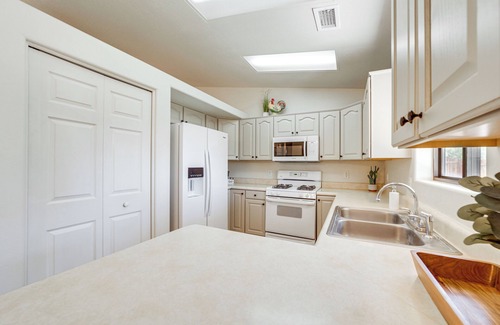 Cottonwood-Verde Village House | 3 Mi to Old Town Cottonwood: Quiet Home w/Patio