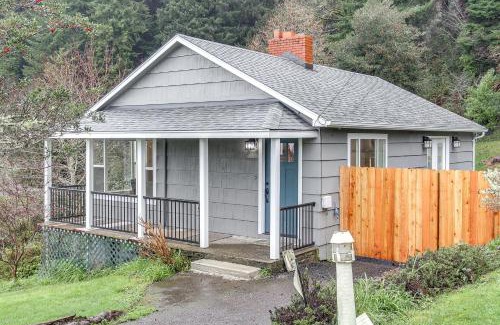 Gardiner House | 3 Mi to Reedsport Home with Umpqua River Views