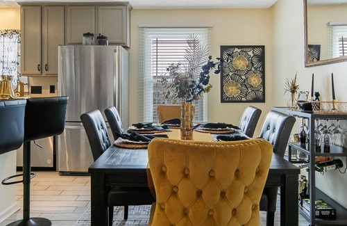 South View House | 3 Miles from Hope Mills Lake! 2 acre home with 5 SmartTvs + Self Check