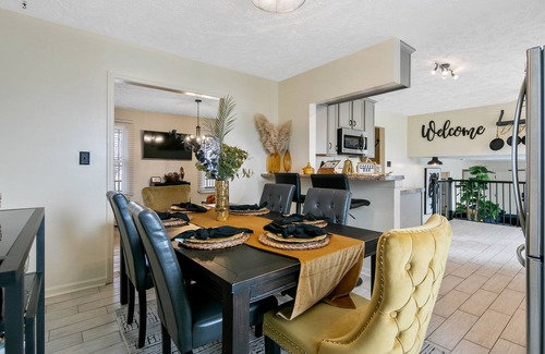 South View House | 3 Miles from Hope Mills Lake! 2 acre home with 5 SmartTvs + Self Check