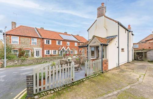 Holt House | 3 Mill Street - Norfolk Cottage Agency