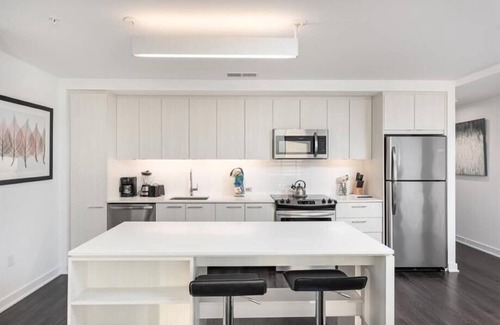 Reston Apartment | 3 min from Lake Newport | Pet-friendly | near Dulles Airport