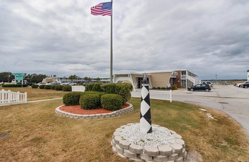 Atlantic Beach Apartment | 3 Minute walk to the Ocean!