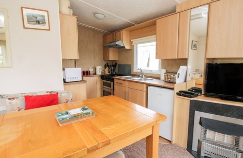 Much Wenlock Cottage | 3 OLD ORCHARD, family friendly, with a garden in Much Wenlock