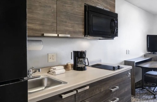 Seven Hills House | 3 Pet-Friendly Rooms Near Hidden Falls Park & Amargosa Trailhead