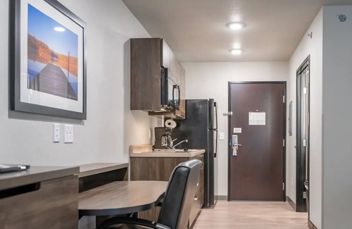 Seven Hills House | 3 Pet-Friendly Rooms Near Hidden Falls Park & Amargosa Trailhead