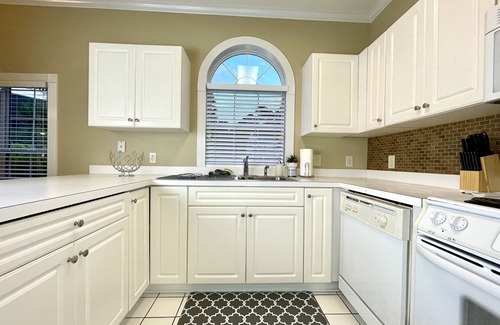 Myrtle Beach Condo | 3 Pools, King Bed, Free Netflix, River Walk