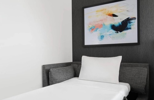 Dunwoody Hotel | 3 Queen Rooms Minutes to Lenox Square | w/Free Breakfast & Pet-friendly
