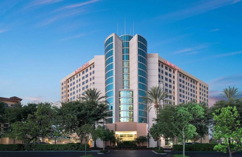 Anaheim Resort House | 3 Relaxing Pet-friendly Suites near Local Attractions - with Onsite Pool!