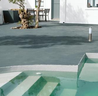 Imerovigli House | 3-Room, 3-Bath Villa with Massive Pool, Central Location, Seconds from Cliff!