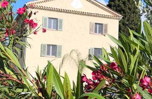 Le Plan-de-Grasse Apartment | 3-room apartment on 1st floor of a "bastide grassoise" in a private estate with swimming pool