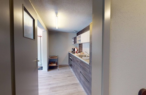 Champfer Apartment | 3-room apartment on the 1st floor, entrance with hall stand, living room with op