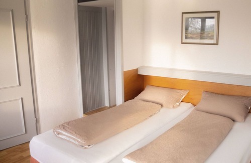 Neuharlingersiel Apartment | 3 room apartment with great lake view, fireplace, terrace and jetty