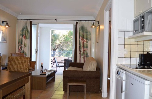 Les Restanques Apartment | 3-room apartment with terrace, air conditioning, and parking in Grimaud